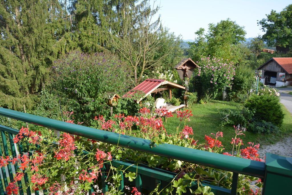 Gaestehaus Schmid Sankt Johann im Saggautal Экстерьер фото